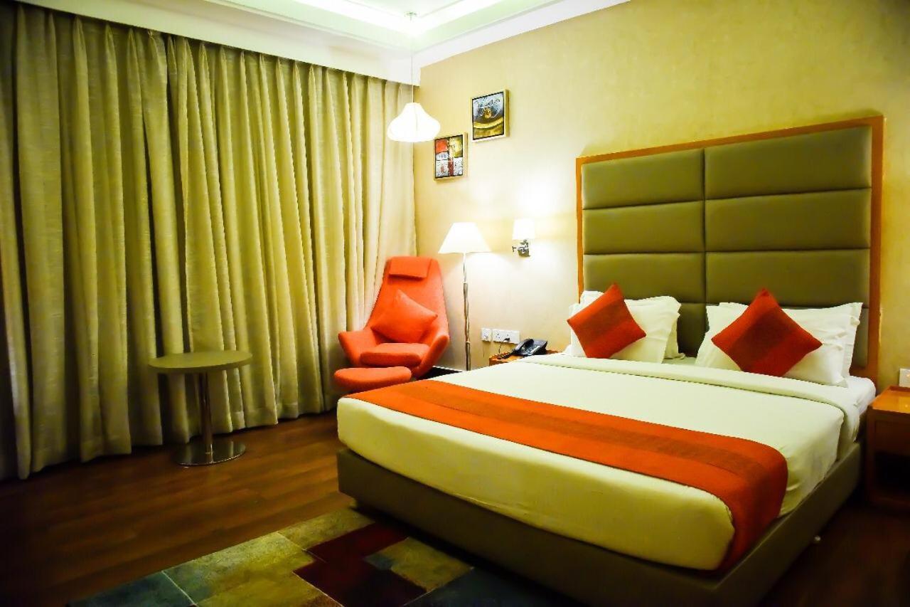 Dng The Grand Hotel Kanpur Extérieur photo