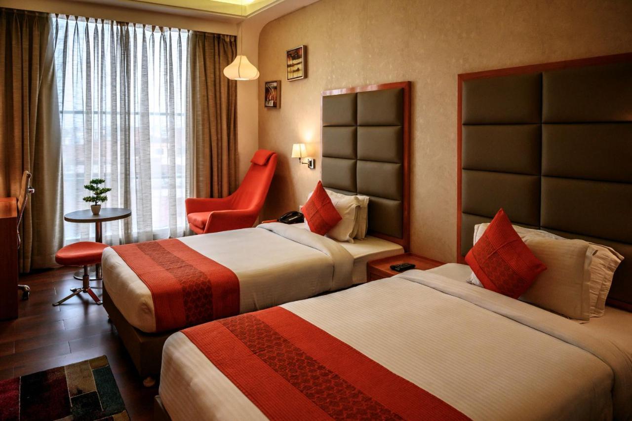 Dng The Grand Hotel Kanpur Extérieur photo