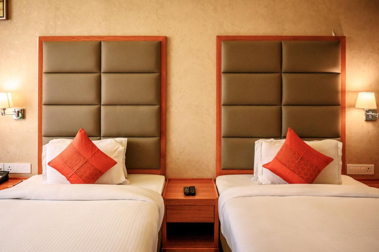 Dng The Grand Hotel Kanpur Extérieur photo